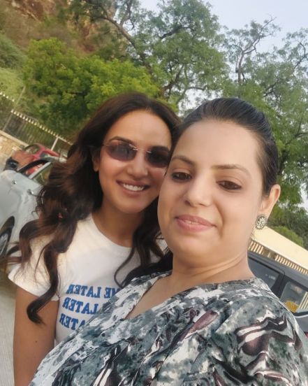 jasmin-bhasin-contact-lenses