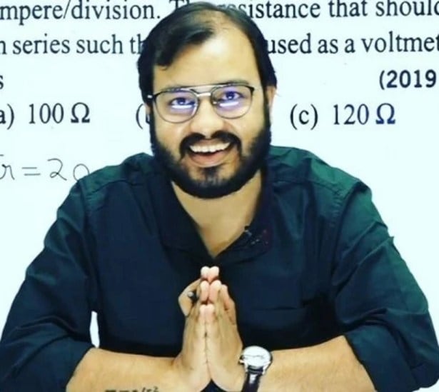 Alakh Pandey educational qualifications