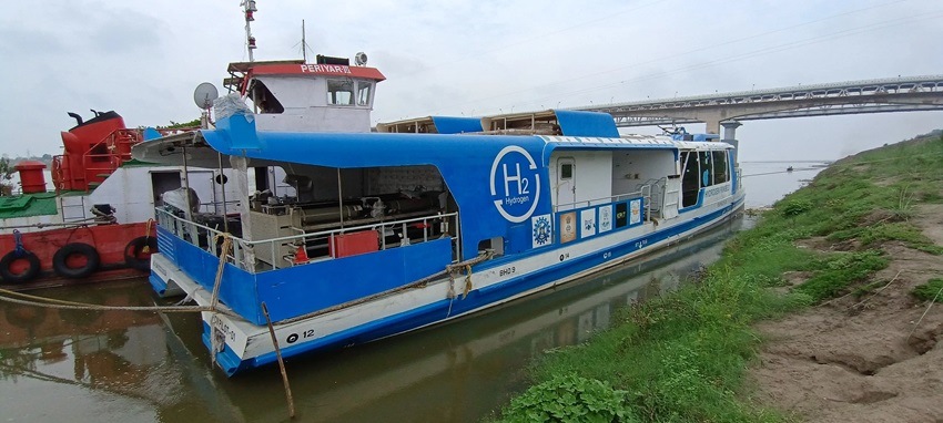 Hydrogen fuel cruise on the Ganga River