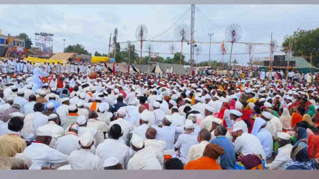 Sant Dnyaneshwar Maharaj's Paduka, Sant Dnyaneshwar Maharaj s Paduka in Lonand, lonand, Devotees Flock to Lonand for Dnyaneshwar Maharaj s Paduka Darshan, Festive Devotion in lonand, satara, marathi news, loksatta news, Sant Dnyaneshwar Maharaj's Paduka, Sant Dnyaneshwar Maharaj s Paduka in Lonand, lonand, Devotees Flock to Lonand for Dnyaneshwar Maharaj s Paduka Darshan, Festive Devotion in lonand, satara, marathi news, loksatta news,