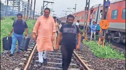 both houses of maharashtra legislature adjourned due to heavy rain