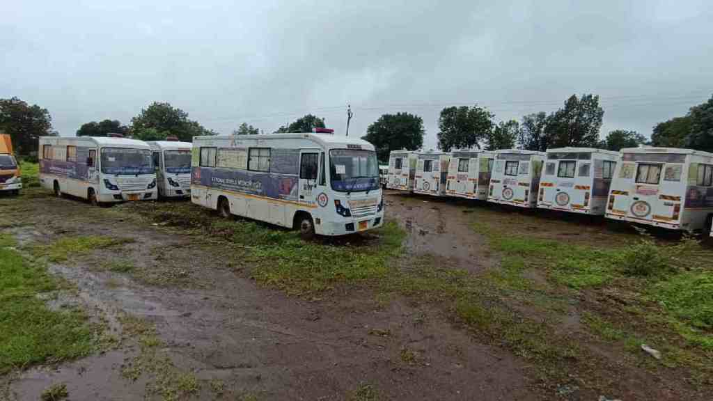 government health vehicles, mobile clinics, mobile medical units, Maharashtra Health Mission, Department of Public Health, Thane District Planning Committee, MLA Kisan Kathore, Murbad Panchayat Samiti, National Mobile Medical Unit, National Health Mission, Public Health Department, Rajesh Tope, service discontinued, fuel costs, medicine costs