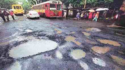 Malad, Malad Manori Roads, Malad Manori Roads in Poor Condition, Mira Bhayander Municipal Corporation Bus Service, bmc, Mumbai municipal corporation, Mumbai news, marathi news, loksatta news, latest news,