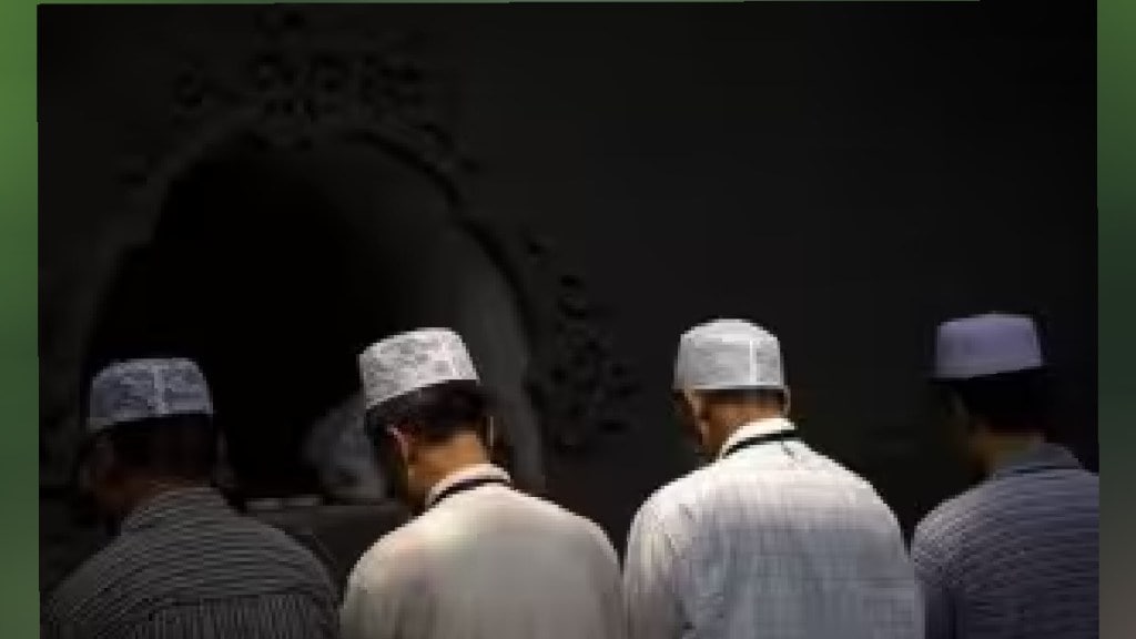 Death fast of Muslim community victimized in Pusesawali riots Death fast of Muslim community victimized in Pusesawali riots