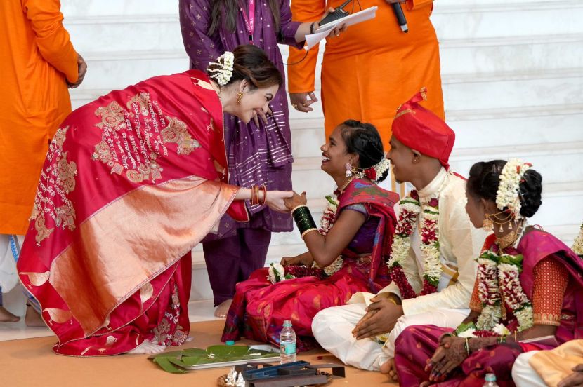nita-mukesh-ambani-samuhik-vivah