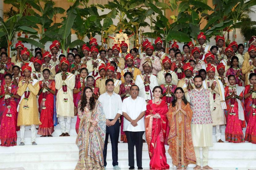 nita-mukesh-ambani-samuhik-vivah