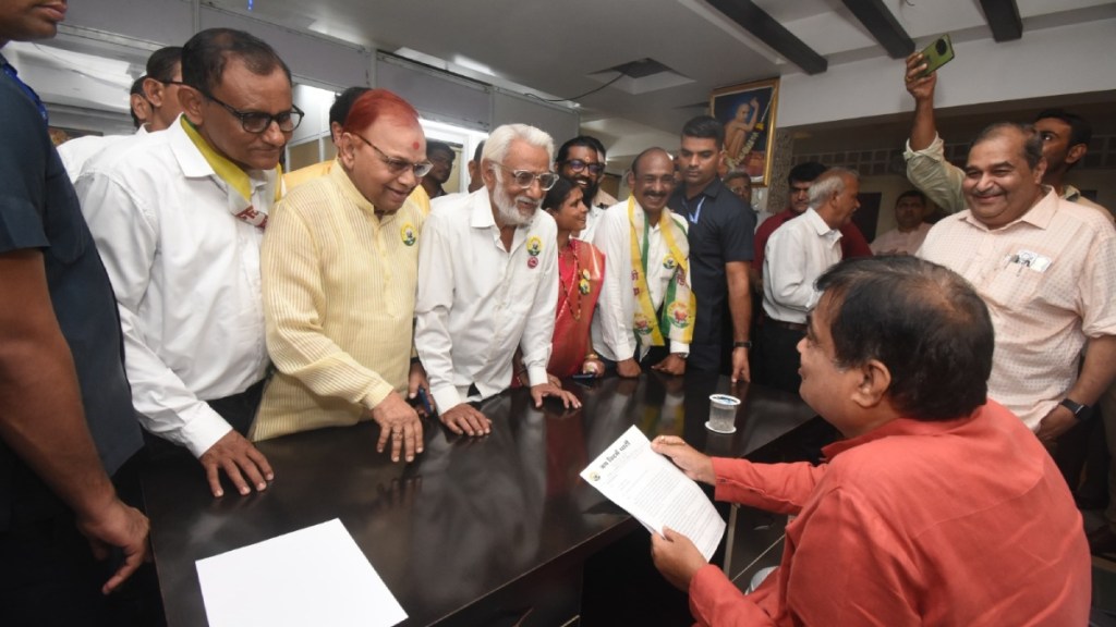 union minister nitin gadkari in favor of smart meters union minister nitin gadkari in favor of smart meters