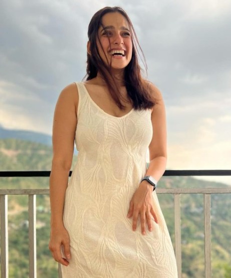 priya bapat iconic photoshoot at red phone booth
