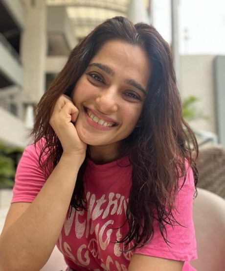 priya bapat iconic photoshoot at red phone booth