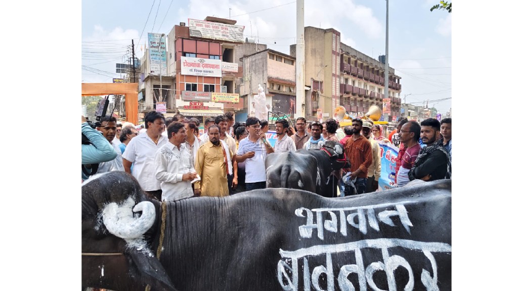 Agitation by BTB Hatao Sangharsh Samiti regarding the alleged illegal levy going on in the vegetable marke