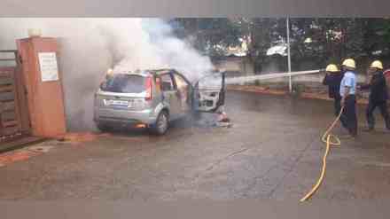 Car Fire, Car Fire in pune, Car Fire Padmavati area, Padmavati area, Car Fire Quickly Controlled by Firefighters, pune news, latest news,