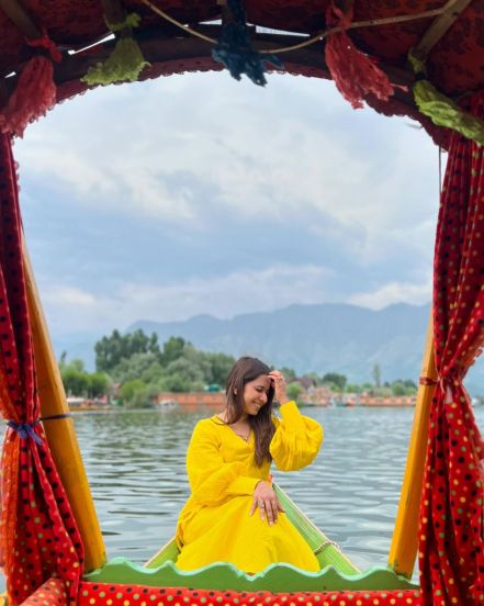 shreya-bugde-kashmir-trip