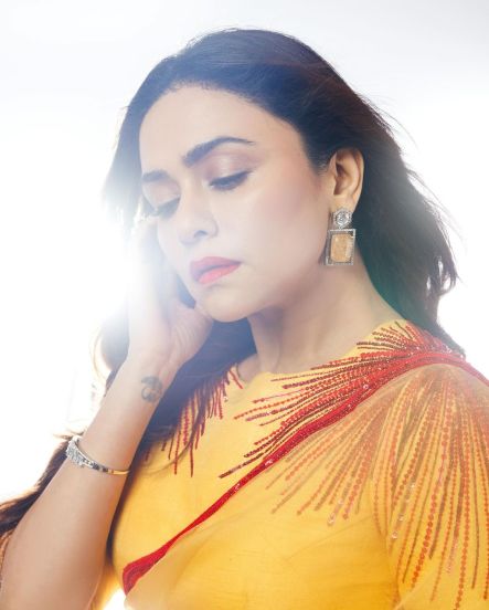 Amruta Khanvilkar Yellow Saree Look
