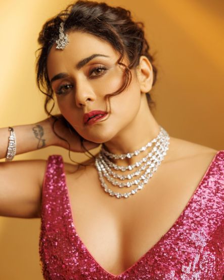 Amruta Khanvilkar Yellow Saree Look