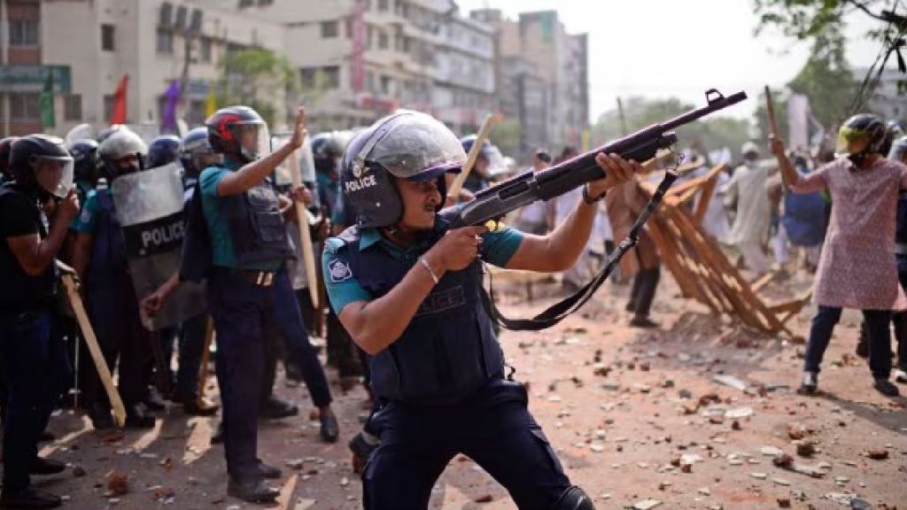 Bangladesh Crisis police Terror in Dhaka