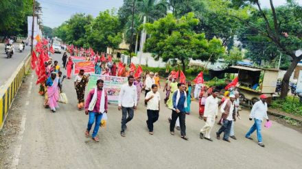 March in Dhule for Devendra Fadnavis to implement his promises