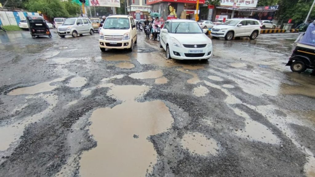 Danger of accidents in Nashik due to potholed roads