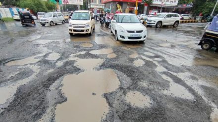 Danger of accidents in Nashik due to potholed roads