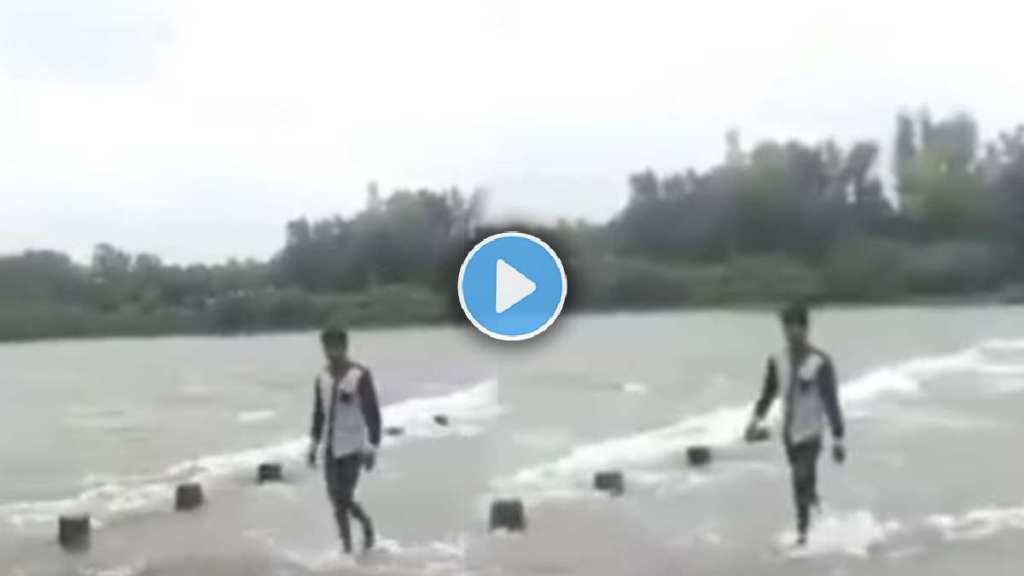 The young man's stunt in the flooded river