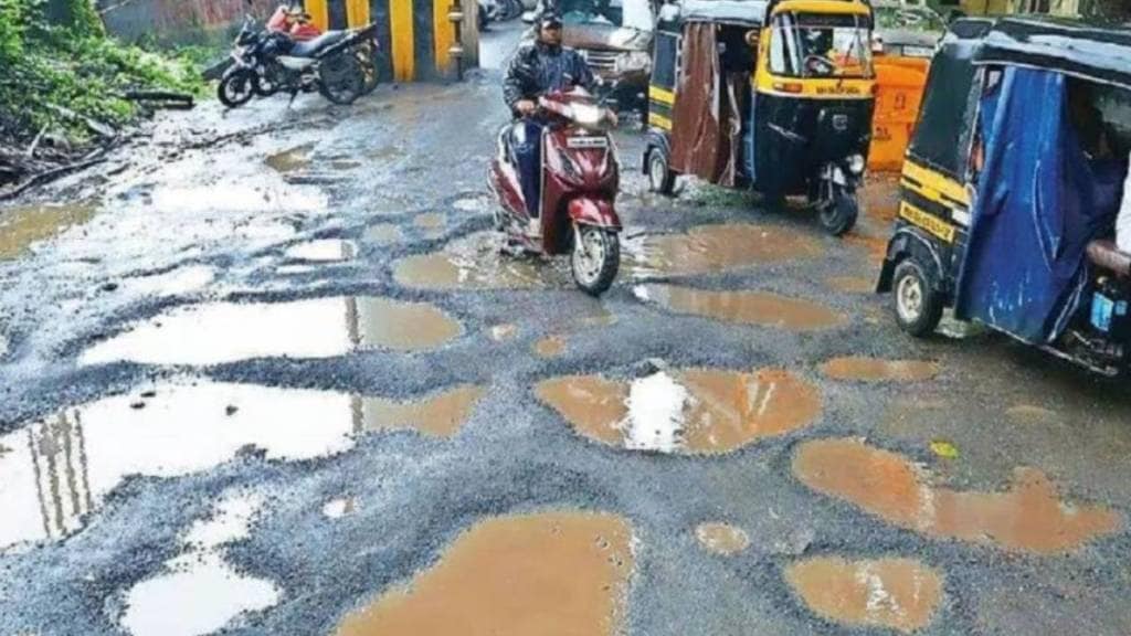 due to potholes yong man died in dharashiv city local organizations becomes aggressive