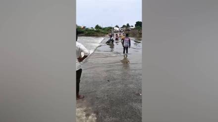 video, scooter, bridge, Yavatmal,