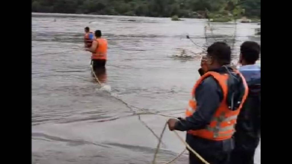 pune fire brigade saves two persons