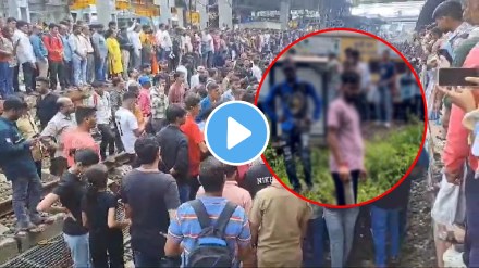 Badlapur School Case Badlapur Video Of People Help Railway Passengers video goes viral