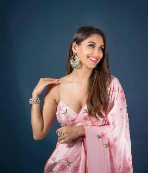 Nikita Dutta Gharat Ganpati Movie