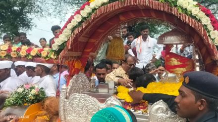 Palkhi at home of Saint Gajanan Maharaj Lakhs of devotees gather in Shegaon