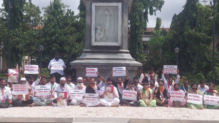 Silent protest by Ajit Pawar group in Pune to protest incident of statue of Chhatrapati Shivaji Maharaj falling down