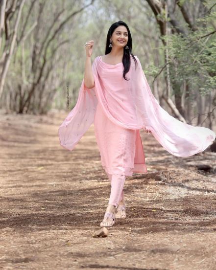 Tejashri Pradhan Apurva Nemlekar Dubai Vacation