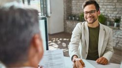 मुलाखतीदरम्यान ‘या’ चार चुका कधीही करू नका; जाणून घ्या, त्या गोष्टी कोणत्या?