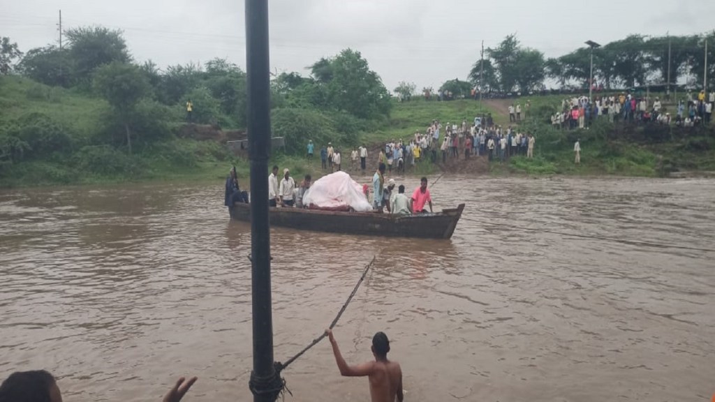 nandpur, funeral, river, nandurbar,