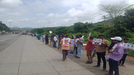 Human chain protest, national highway,
