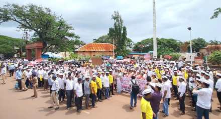 Mahaakrosh Morcha, Ratnagiri Collector,