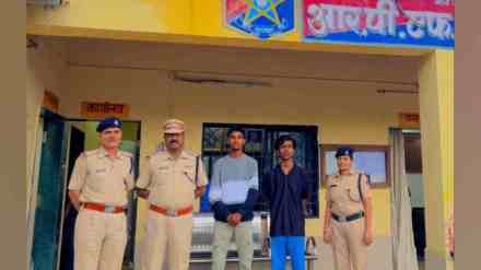 Nashik, youths, Kasara local, Youths Arrested for Illegally Entering Motorman s Cabin, motorman's cabin, Railway Security Force, video, social media, Nashik, youths, Kasara local, Youths Arrested for Illegally Entering Motorman s Cabin, motorman's cabin, Railway Security Force, video, social media,