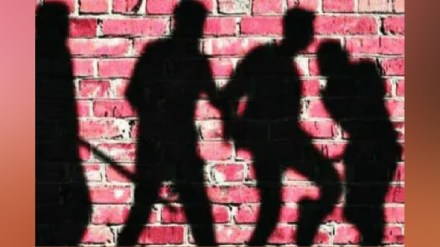 A youth who came to meet a friend was beaten up in front of Yerawada Jail Pune news