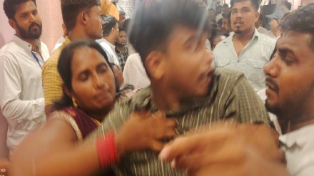 Dispute between two groups in Maharashtra Navnirmansena meeting in Chandrapur