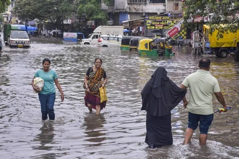 Gujarat Flood News in marathi, Heavy Rainfall In Gujarat