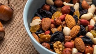 Dry fruits not to eat in the morning. morning diet. healthy dry fruits