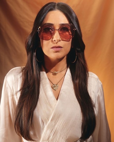 Karisma Kapoor Stylish outfits
