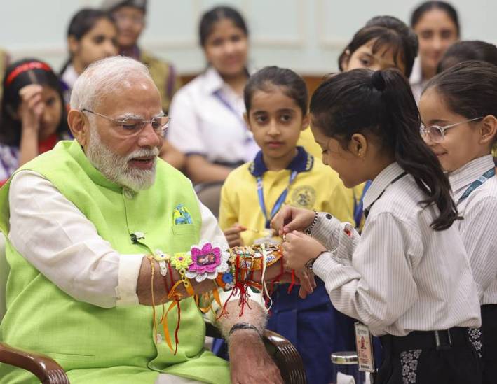 Narendra Modi With Kids on Raksha Bandhan