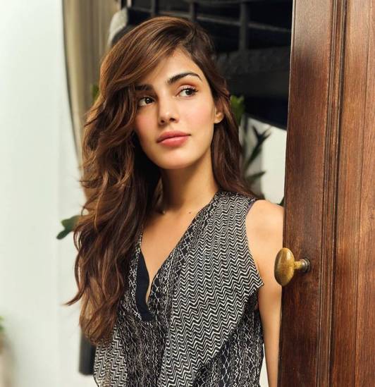 Rhea Chakraborty and Nikhil Kamath Video 
