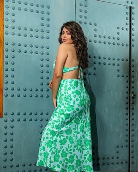 Shafaq Naaz Poses in Blue Bikini Fans give Shocking Reaction
