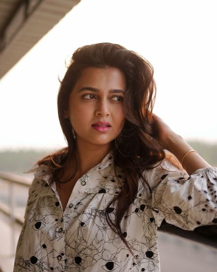 marathi-celebrities-who-were-popular-in-hindi-bigg-boss