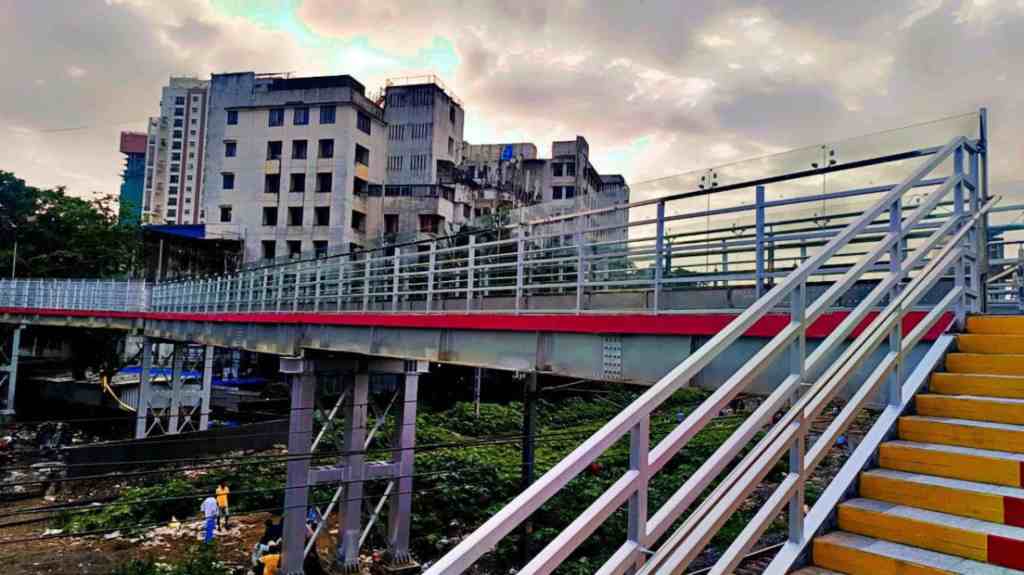 Mumbai, pedestrian bridges, Govandi-Mankhurd, Wadala-King's Circle, railway track safety, public safety, Harbor line, Mumbai news, latest news,