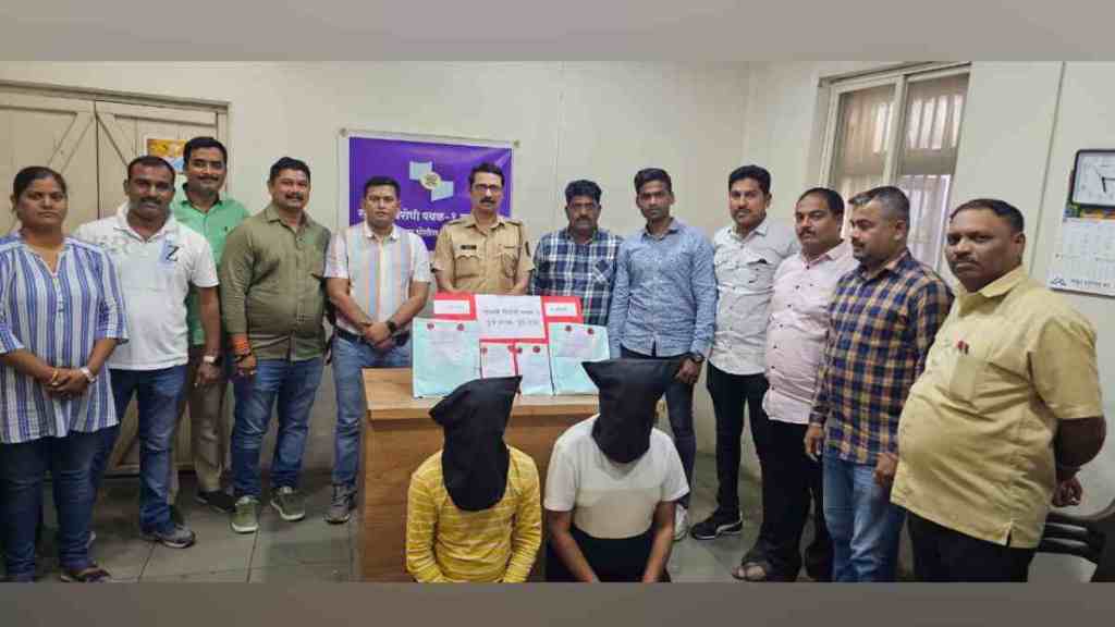 Pune, anti-extortion squad, mangalwar Peth, illegal firearms, country made pistols, cartridges, Commissioner of Police Amitesh Kumar, Deputy , crime branch, illegal weapons crackdown, pune news, Pune, anti-extortion squad, mangalwar Peth, illegal firearms, country made pistols, cartridges, Commissioner of Police Amitesh Kumar, Deputy , crime branch, illegal weapons crackdown, pune news,