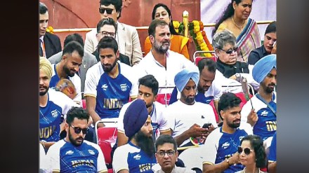 Rahul Gandhi in the fifth row at the Independence Day ceremony at the Red Fort