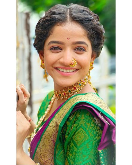 paaru fame sharayu sonawane traditional look viral