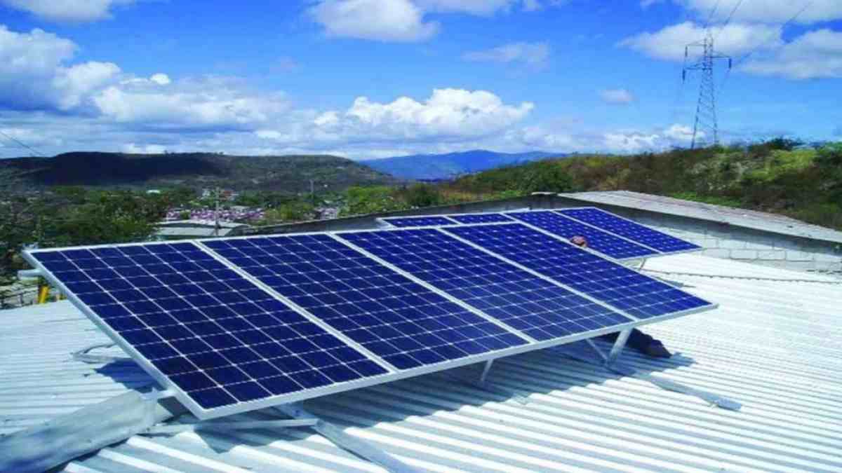 Mahavitaran going to use hundred percent solar energy Power in 100 Villages of maharashtra Under New Pradhan Mantri Surya ghar scheme | महाराष्ट्रातील १०० गावात आता शंभर टक्के सौर प्रकाश; ही आहे योजना...